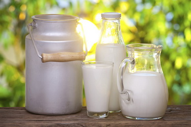 Молоко и молочные продукты яростно начали падать в цене